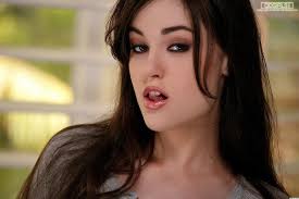 La ex attrice porno Sasha Grey non dimentica il rocker David Bowie